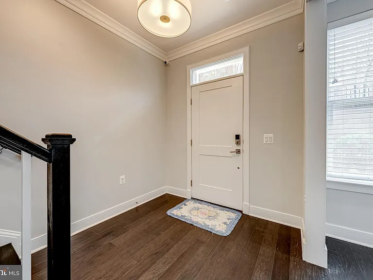 10326 Grosvenor Pl — Photo 20