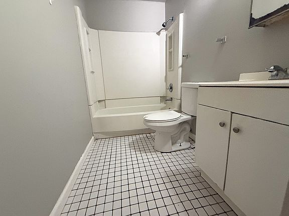 5th image of 114 S 5th St Floor 3