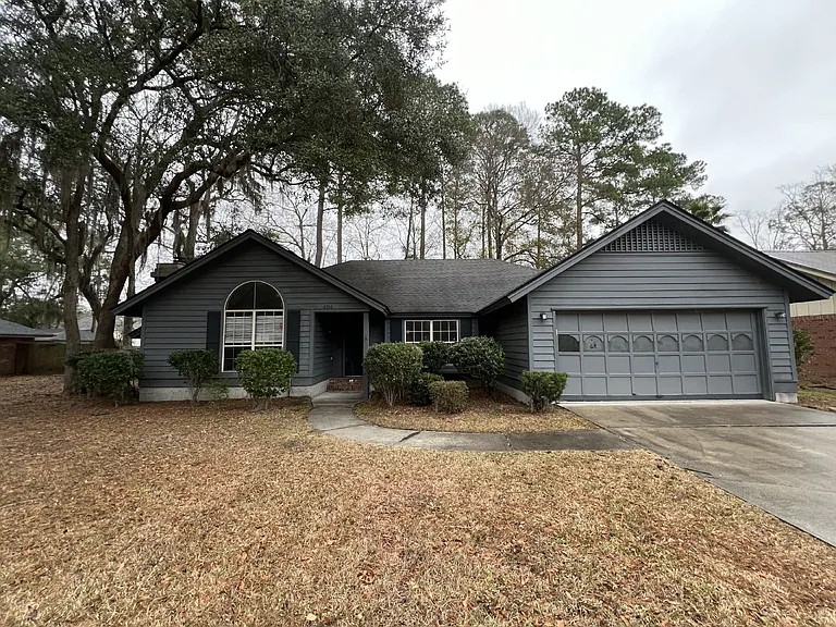 406 Club Dr — Photo 1