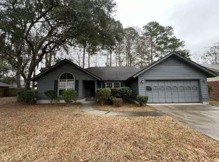 406 Club Dr, Hinesville, GA 31313