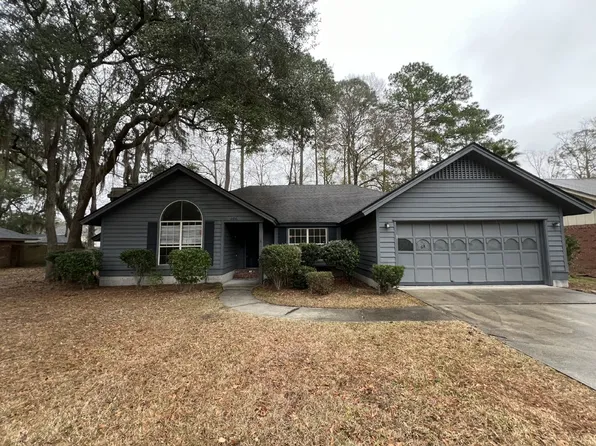 406 Club Dr, Hinesville, GA 31313