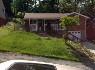 221 Clay Dr, Pittsburgh, PA