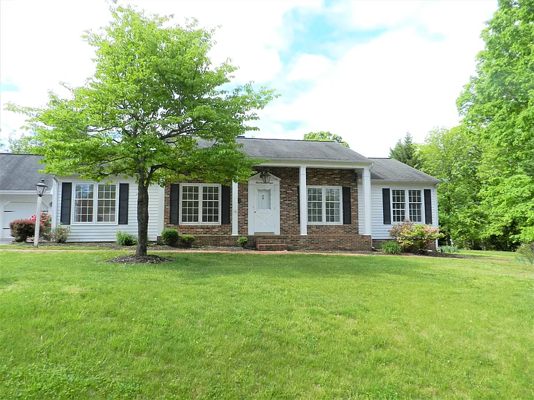 108 Wilderness Ln — Photo 1