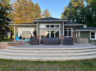 52334 33rd St, Paw Paw, MI 49079