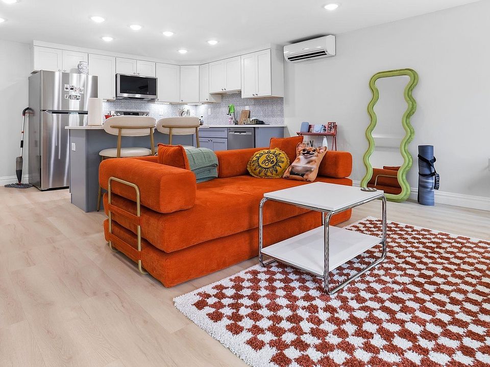 1st image of 461 Pavonia Ave Floor 1