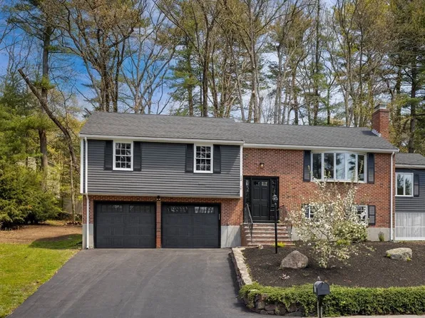 12 Ivanhoe Dr, Lynnfield, MA 01940