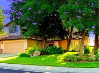 925 N Shirley Ave, Clovis, CA 93611