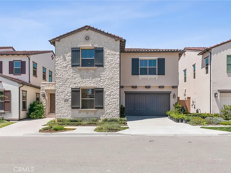 127 Oakstone — Photo 1