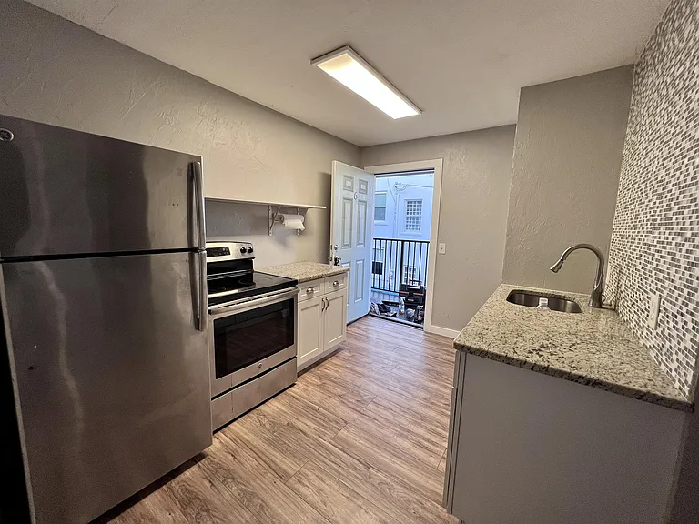 107 Washington St — Photo 1