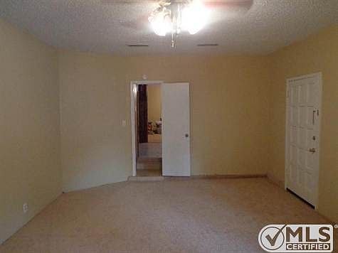 3rd image of 3005 S Glenbrook Dr