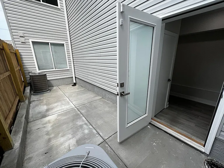 719 N 35th St #6 — Photo 17