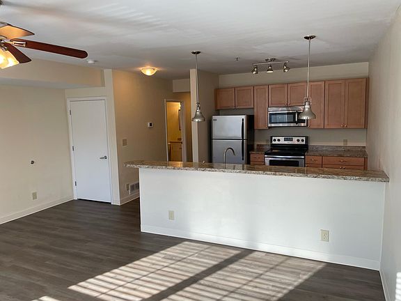 ceiling fan in main room keeps the air fresh