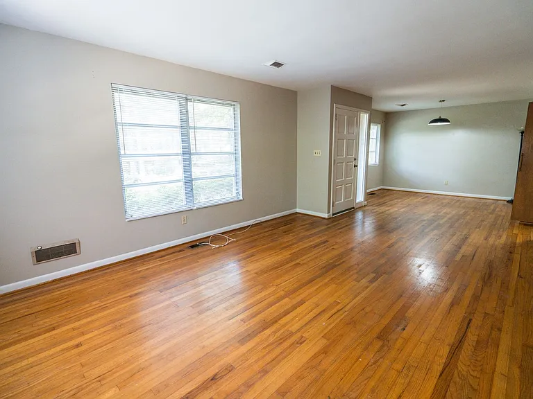2103 Evergreen Dr — Photo 7