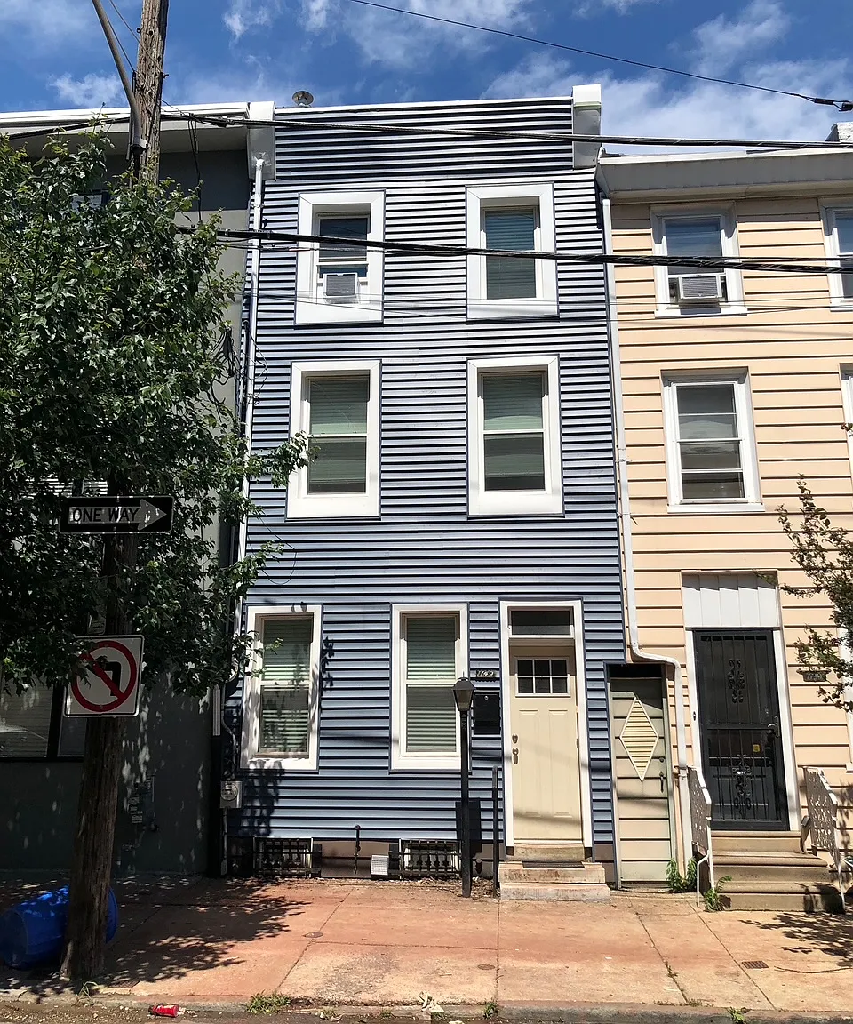 1149 N Hancock St — Photo 1