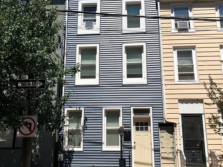 1149 N Hancock St — Photo 1