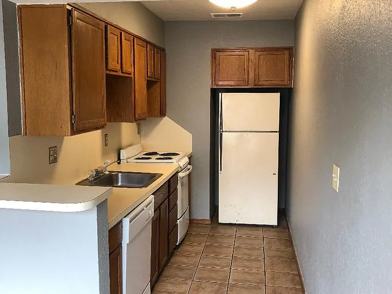 1932 E Lindsey St #126 — Photo 4