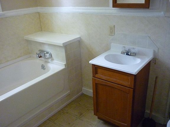 5th image of 317 Harrison St APT B