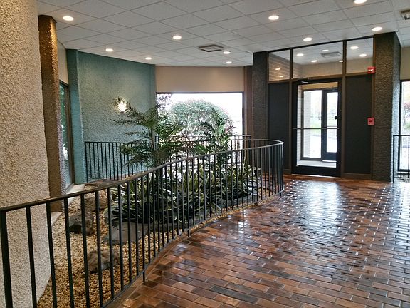 5th image of 4748 Country Ln