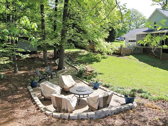 3rd image of 1525 Woodward Ct