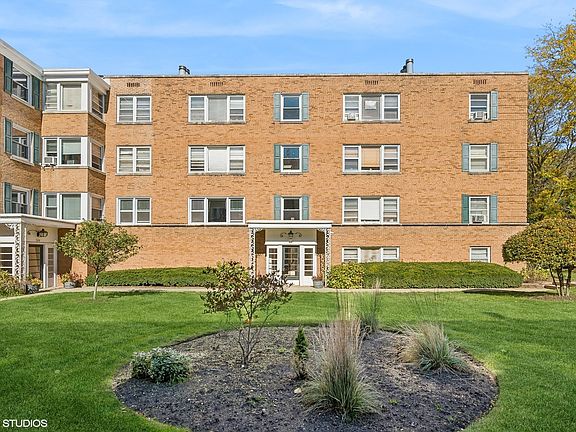2nd image of 530 Michigan Ave APT 1W