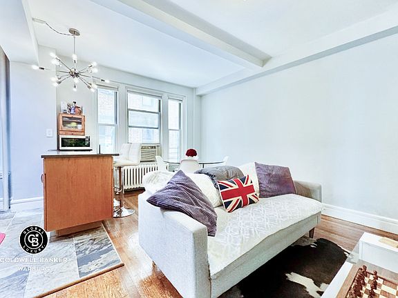 3rd image of 325 W 45th St APT 304