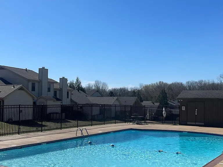 1137 Brentwood Point — Photo 35