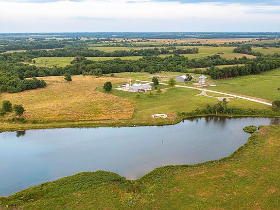 3rd image of 33117 SE 800th Rd