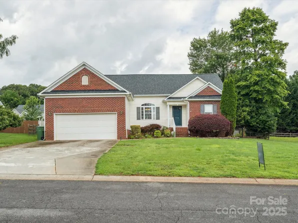 116 Birchwood Ct, Mount Holly, NC 28120