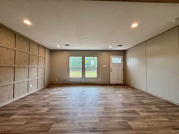 5th image of 1083 Perigrine Cir