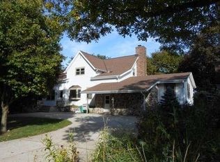 8605 W Freistadt Rd, Mequon, WI 53097