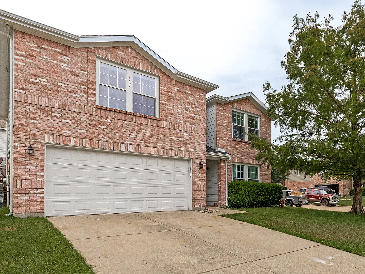 4 bed, 2294 sqft, $4,500 — Photo 2