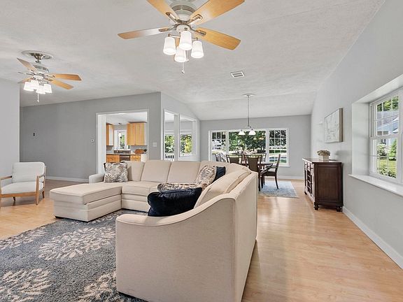2nd image of 2 Reed Ln