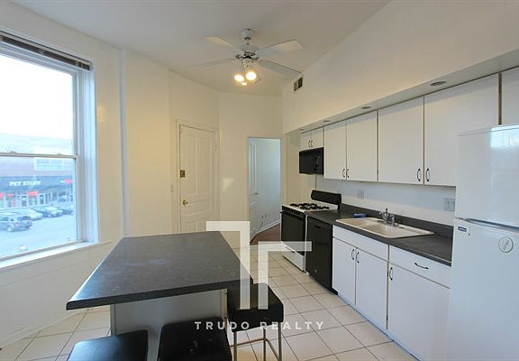 3rd image of 2200 N Clybourn Ave #2