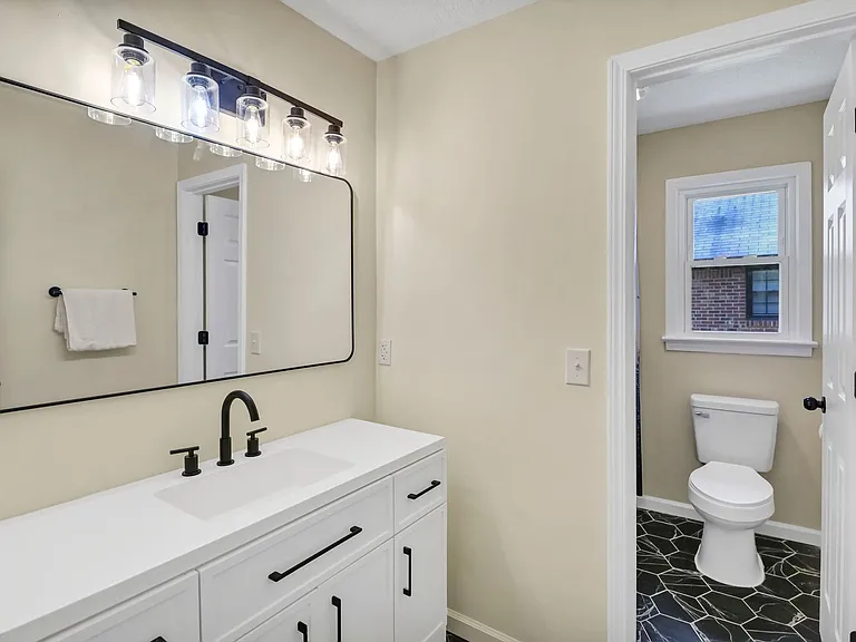 119 Wychwood Rd — Photo 25