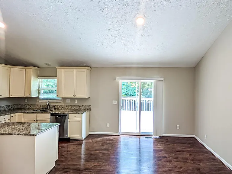 21530 Warwick Ct — Photo 17