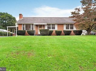 17537 Woodlawn Dr, Hagerstown, MD 21740