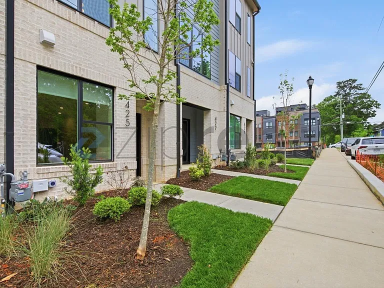 425 S Walker St — Photo 3