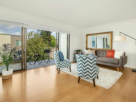 3rd image of 6333 Lake Washington Blvd NE APT 307