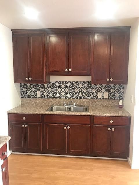 1st image of 524 W 81st St
