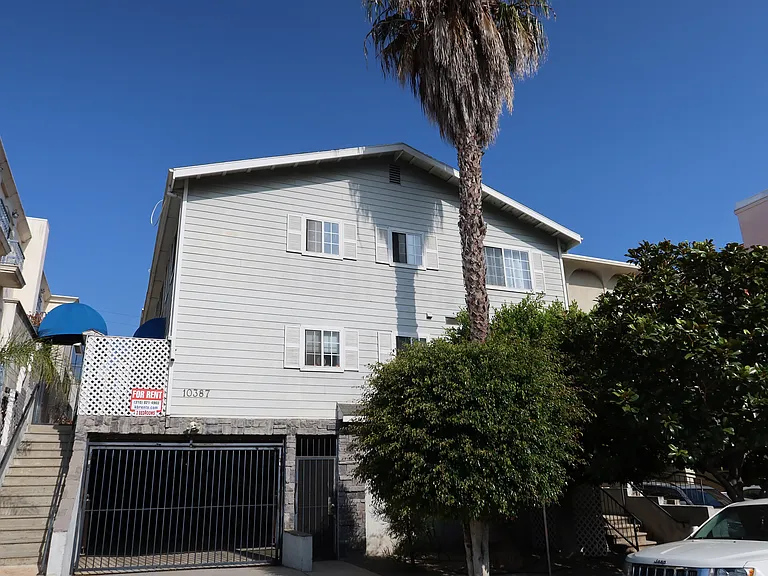 10387 Almayo Ave #1 — Photo 1