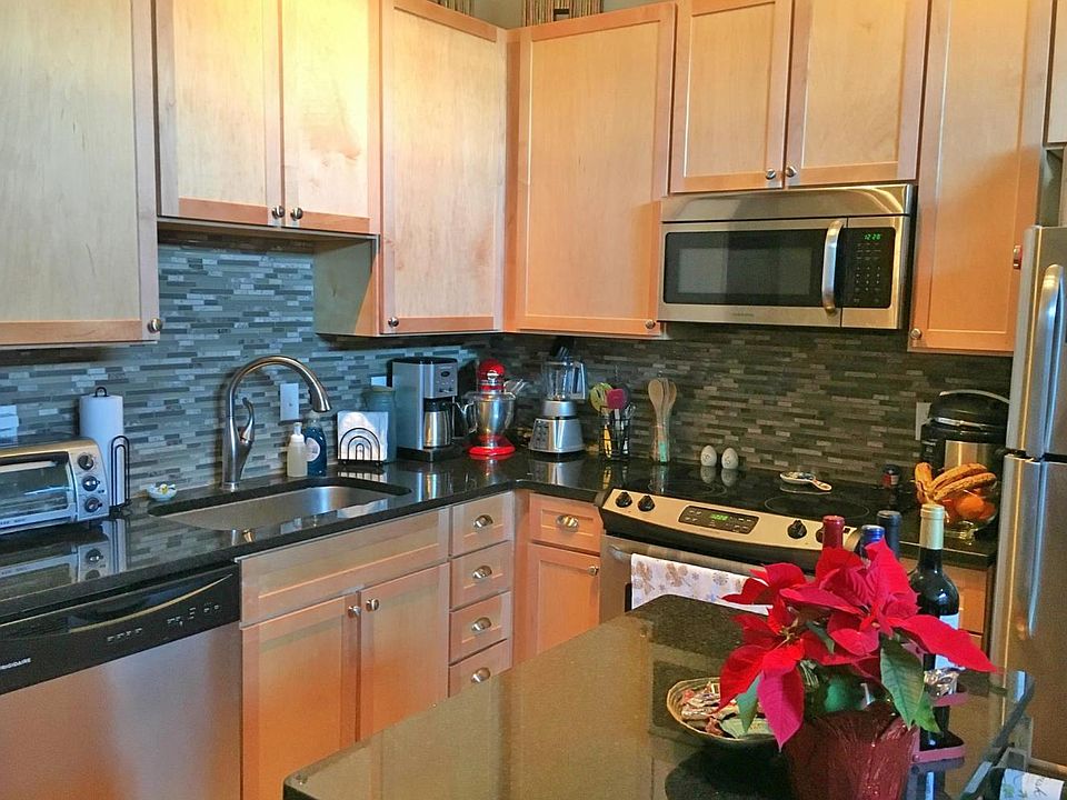 1st image of 16 N Vine St APT 103