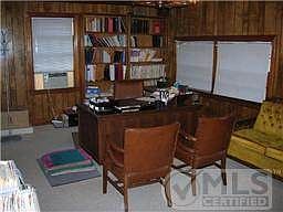 2nd image of 805 Meadowlark Ln