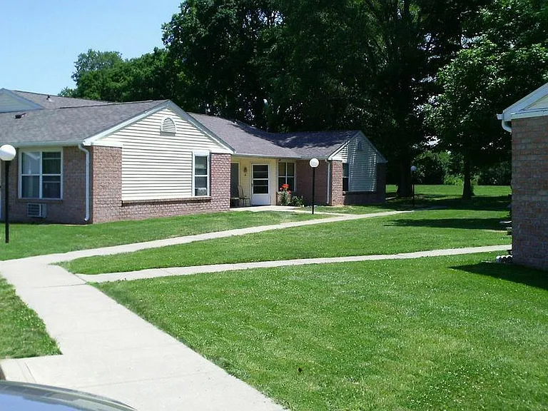 Carthage Manor Apartments — Photo 7