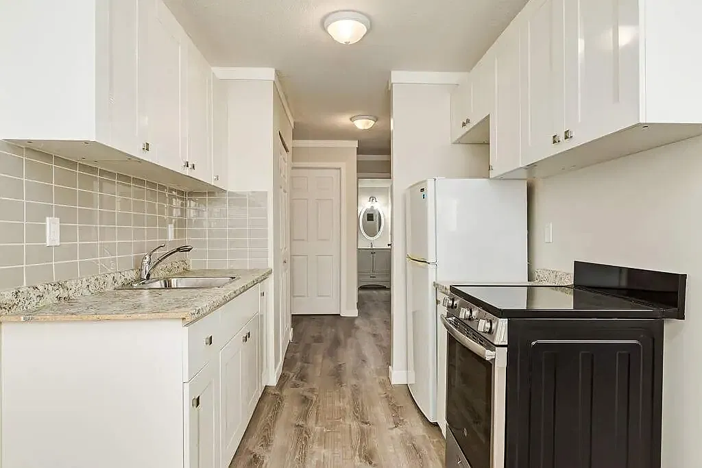 Kelly Apartments — Photo 4