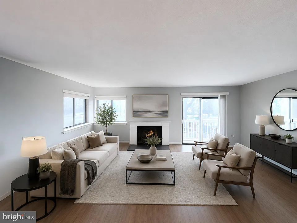 18428 Point Seneca Pl