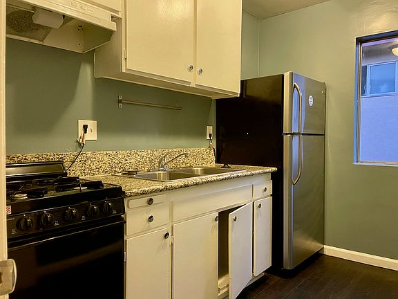 3rd image of 220 S Commonwealth Ave APT 206