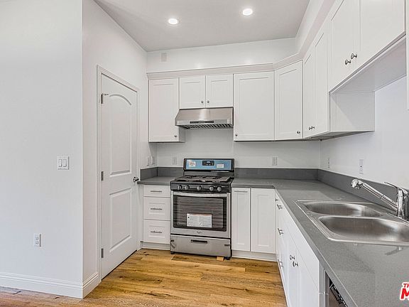 3rd image of 4520 Rosemont Ave #301