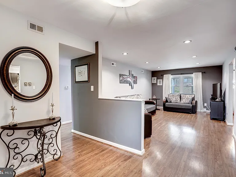 206 Summers Ct — Photo 4