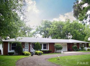 3704 Sheridan Rd, Pekin, IL 61554