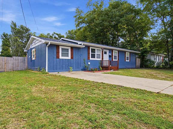 3rd image of 1728 N Oak Grove Avenue
